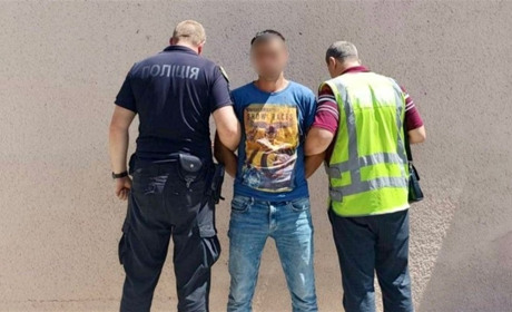 На Закарпатті затримали чоловіка, якого підозрюють вбивстві людини. Що йому загрожує
