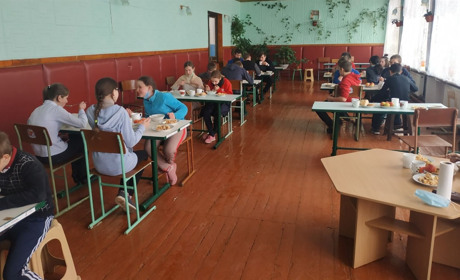 Руки мити з милом, витирати рушником, а чай і компот - пити без цукру