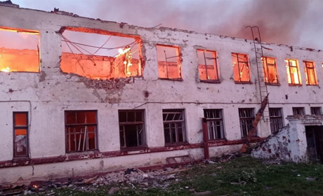 Через ворожі обстріли згоріло пів села (фото)