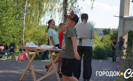 Веселі канікули. У Городку запрацював дитячий табір при храмі Святого Юрія Переможця