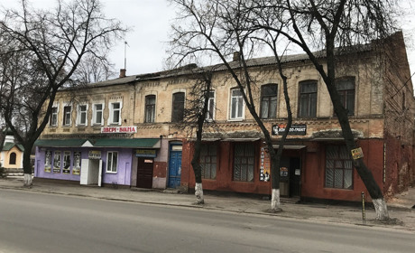 Мешкати у центрі міста без води і каналізації. Конотопчанка три роки відстоює право на комфорт