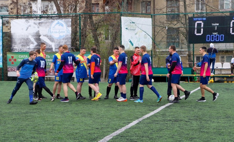 На Дунай-арене в мини-футбол сыграли нацгвардейцы