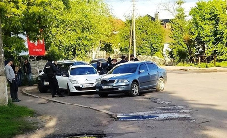 У Жвирці «на гарячому» затримали працівника поліції, який взяв 7 тисяч гривень хабара
