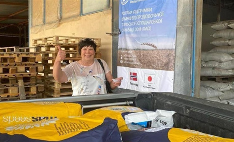 Херсонські фермери отримали посівне зерно від міжнародних партнерів