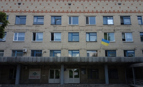 У поліклініці на Виговського в Первомайську не працює ліфт: головний лікар приносить вибачення