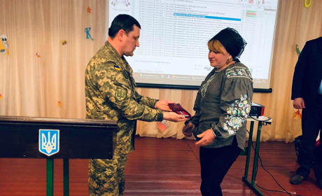 На Переяславщині дружині загиблого на війні Дмитра Орловського вручили його орден "За мужність"