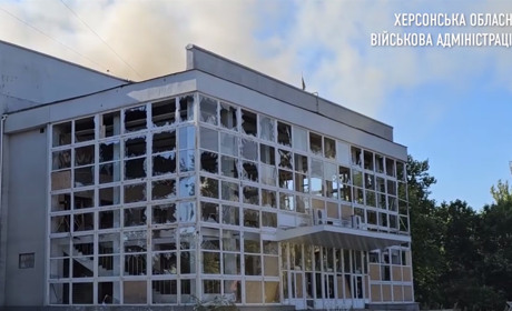 Росіяни знищили у Херсоні Обласний палац молоді: як він виглядав у різні роки (фото)