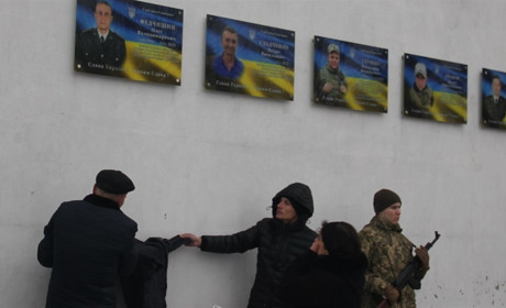 У Іванові відкрили меморіальну дошку загиблому землякові