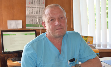 "Найтяжче – коли ти дивишся на хворого, і нічим не можеш допомогти": інтерв'ю з Петром Кухарським