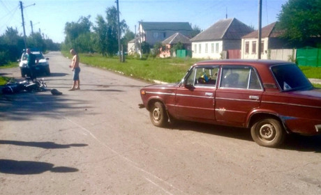 У Сватовому автомобіль зіткнувся із мотоциклом. Мотоцикліста з травмами доставили у лікарню