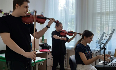 Музична школа імені Івана Карабиця отримала нові інструменти завдяки благодійній підтримці