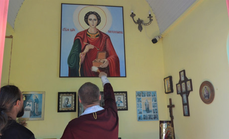 У капличці Святого Пантелеймона у Біляївці освятили нову ікону: її написали завдяки зусиллям жителів