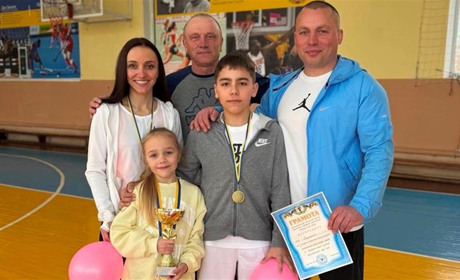 Родина з Городка перемогла в обласному конкурсі «Тато, мама, я — активна сім’я»