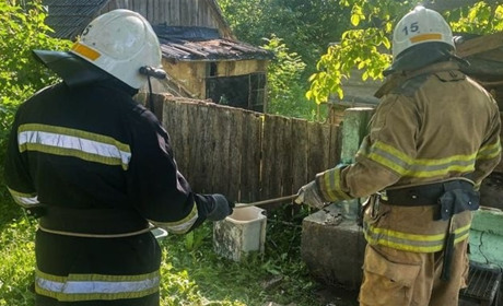 В Барській громаді рятувальники з криниці витягли двох людей. Нажаль, одна загинула
