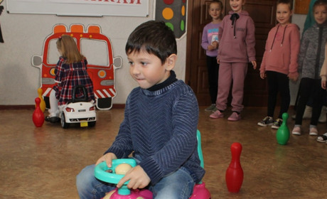 У Дитячому центрі «Територія безпеки» Будинку школярів діти вивчають дорожні правила безпеки
