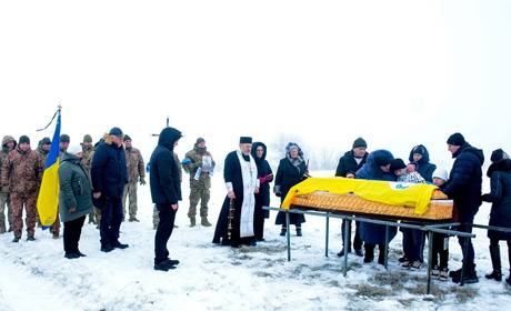 Був одним із щитів, що тримають небо над Україною - у Слободі прощалися з воїном Віталієм Карлюком