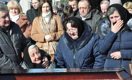 Був майстром-механіком на всі руки: Чортків навколішки віддав шану воїну Вівчарику Руслану