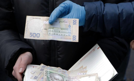 Двох водіїв судитимуть за те, що пропонували поліцейським хабарі в сумі 1400 та 1700 гривень