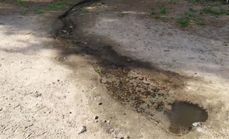 Уже місяць, як у Мені не ремонтують пошкоджений водогін. Як реагує на це влада