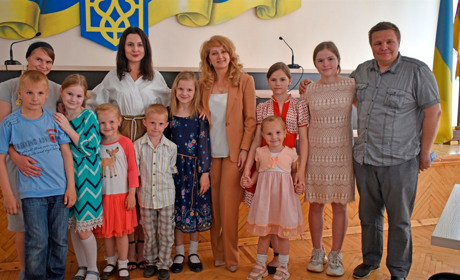 Дві жмеринчанки отримали звання «Мати-героїня»