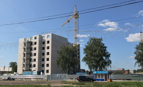У Конотопі добудовують першу з часів незалежності багатоповерхівку. Вже продають квартири