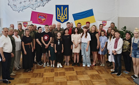 У Мені вже вдруге вручали кулони «Батьківське Серце» дітям загиблих воїнів