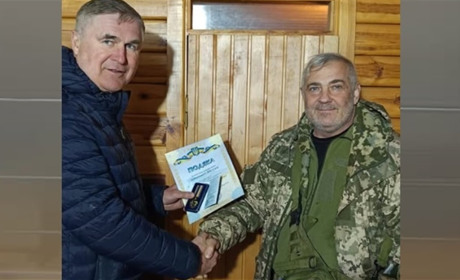 Захист від дронів: Віктор Шеремета з Переяславщини передав воїнам РЕБ із налаштованими частотами