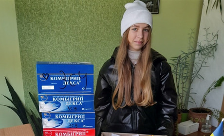 Дівчина із Кременця продає власну випічку і збирає кошти на ліки для військових