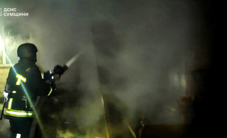 У Білопіллі горів гараж: рятувальники ліквідували пожежу