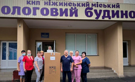 Ніжинський пологовий будинок отримав новий сучасний інкубатор для новонароджених
