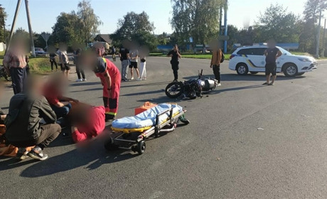В Барі автомобіль зіткнувся з мопедом. Водій мопеда у лікарні
