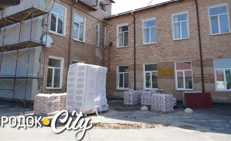 Крадіжка на території міської лікарні в Городку: викрали будматеріали