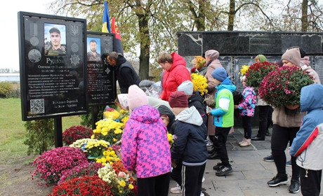 У Великому Молодькові відкрили меморіальні дошки на честь Олександра Рудюка та Івана Сидорчука