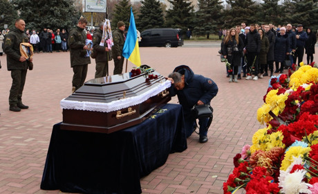 Южноукраїнці попрощалися зі старшим сержантом Національної гвардії України Давидом Стояновим