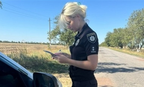У Маяківській громаді чоловік з рушницею пограбував підлітків