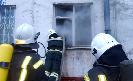 У Шостці під час пожежі в квартирі виявили тіло господаря (відео)