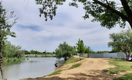 На Дитячому пляжі у Біляївці купатися не можна: проби води не відповідають нормам