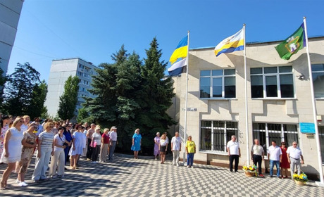 У День державності в Південноукраїнську підняли біло-чорний Прапор Надії