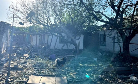 Окупанти вдарили по Херсону: поранені поліціянти, рятувальник, волонтери і працівник ОВА