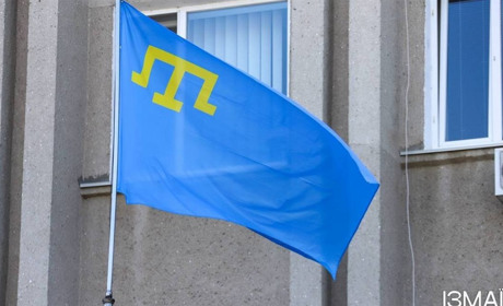 В Ізмаїлі підняли кримськотатарський прапор