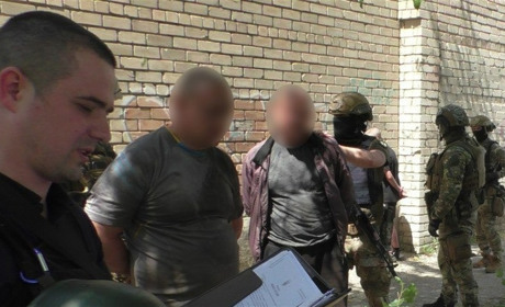 У Херсоні двоє чоловіків кілька місяців грабували підприємство — до крадіжки залучили підлітків