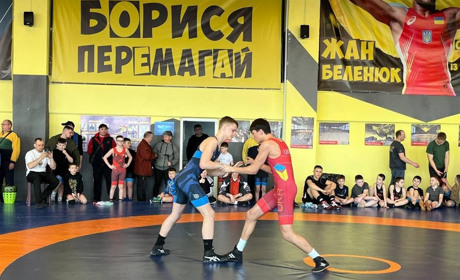 У Баришівці відкрили спортзал для греко-римської боротьби та подарували автомобіль за підтримки МХП