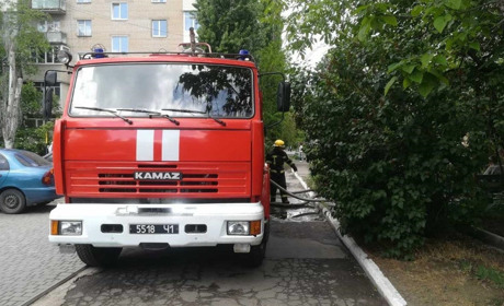 В стихии огня: мелитопольские пожарные спасли из огня мужчину 