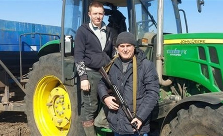 Посівна на Переяславщині: чоловіки після чергування на блокпостах пересідають на трактори