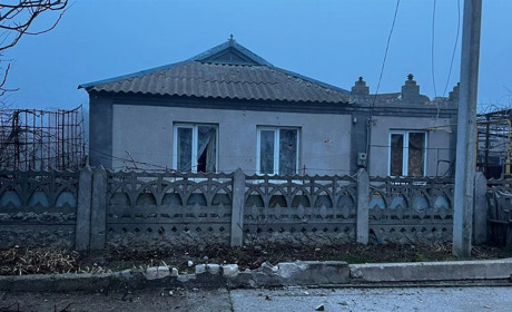 На Херсонщині російські терористи атакували житлові квартали: 2 людини загинули, 1 — поранена