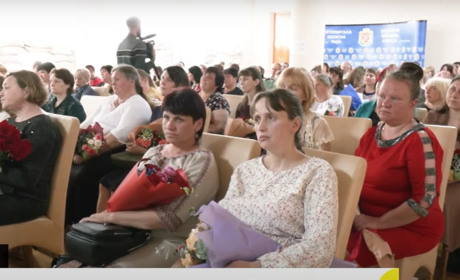 77 багатодітним матерям Житомирщини надали звання "Мати-героїня"