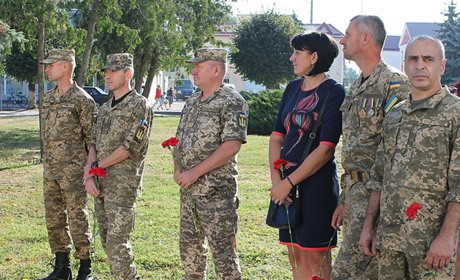 Фотофакт: в Барі вшанували пам'ять полеглих Героїв АТО (ООС) 