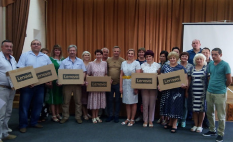 Освітяни Білопільщини отримали нові ноутбуки