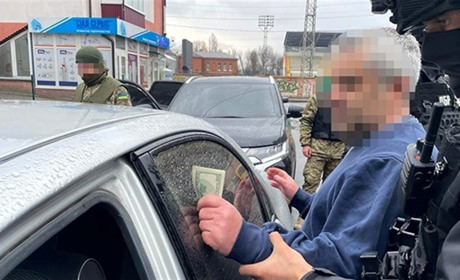 У Хмельницькому затримали військових, які за гроші переправляли чоловіків за кордон