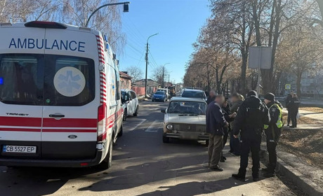 Ніжинська поліція працює на місці ДТП, у якій постраждали двоє дітей